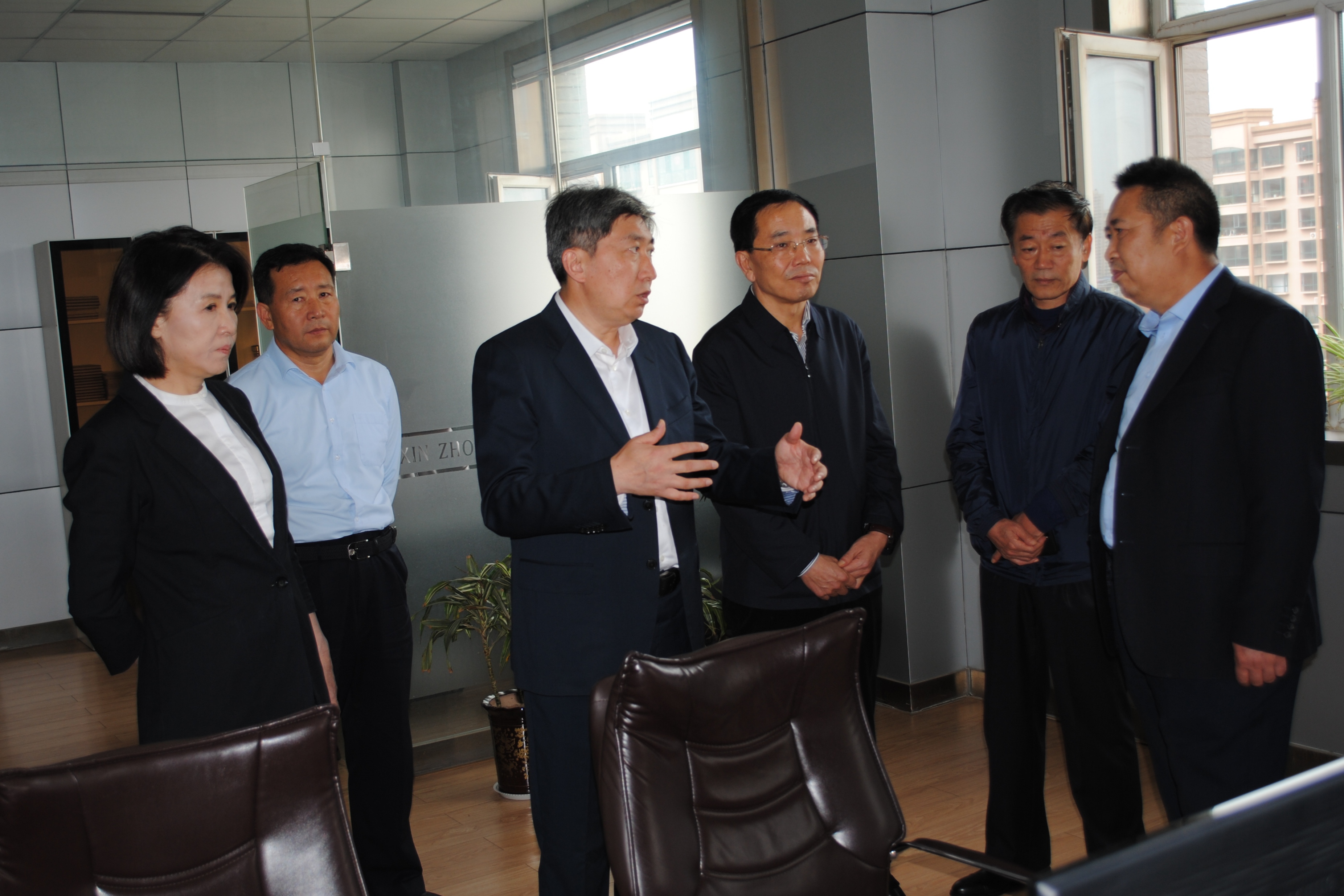 忻州市委副書記、市長朱曉東檢查國慶、中秋長假供水安全生產(chǎn)工作.jpg